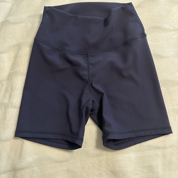 Wilo Ribbed Bike Shorts - Picture 2 of 4